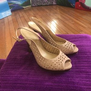 Kelly & Katie sling back heels!